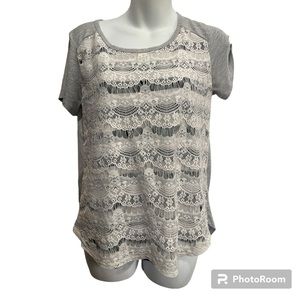 Demeanot Tee shirt in gray with lace overlay. Size medium